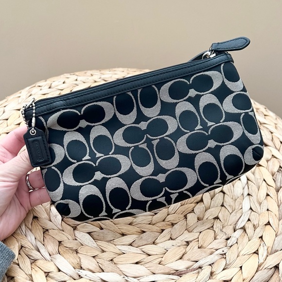 COACH canvas monogram wristlet with genuine leather trim - Picture 2 of 4